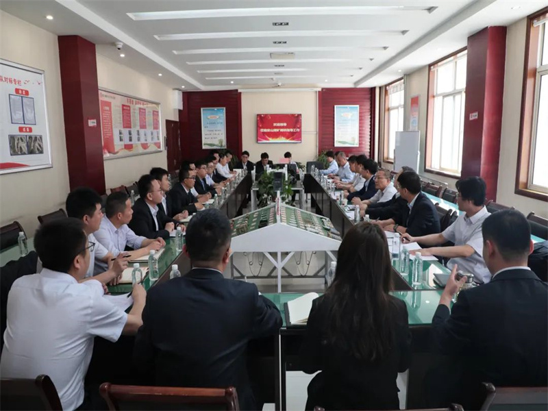 221684715656780475.jpg “調查研究就是為了解決問題”——公司黨委書記、董事長、總經理石增武到涌鑫公司調研.jpg